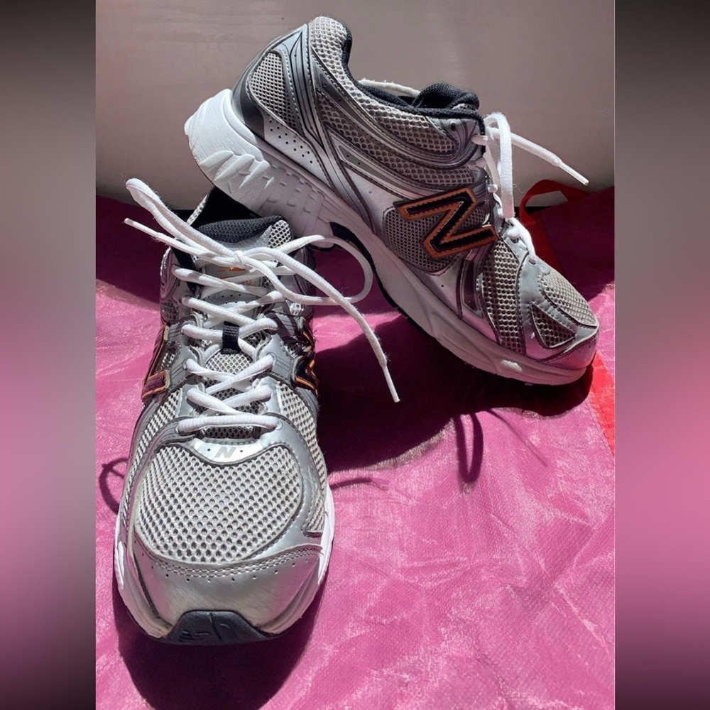 Men’s New Balance 470 Running Shoes size 9 silver grey orange Worn couple times.